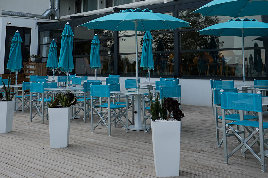 Hotel Topaz văzut dinspre piscină
